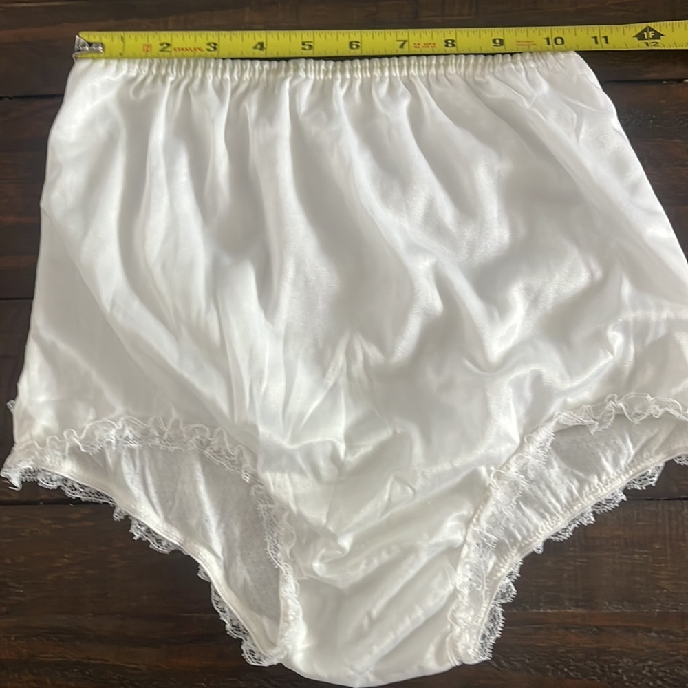 Vintage Rare Gussie Moran Signed Knickers and Tennis Ball -Rare Find-- - Picture 11 of 16